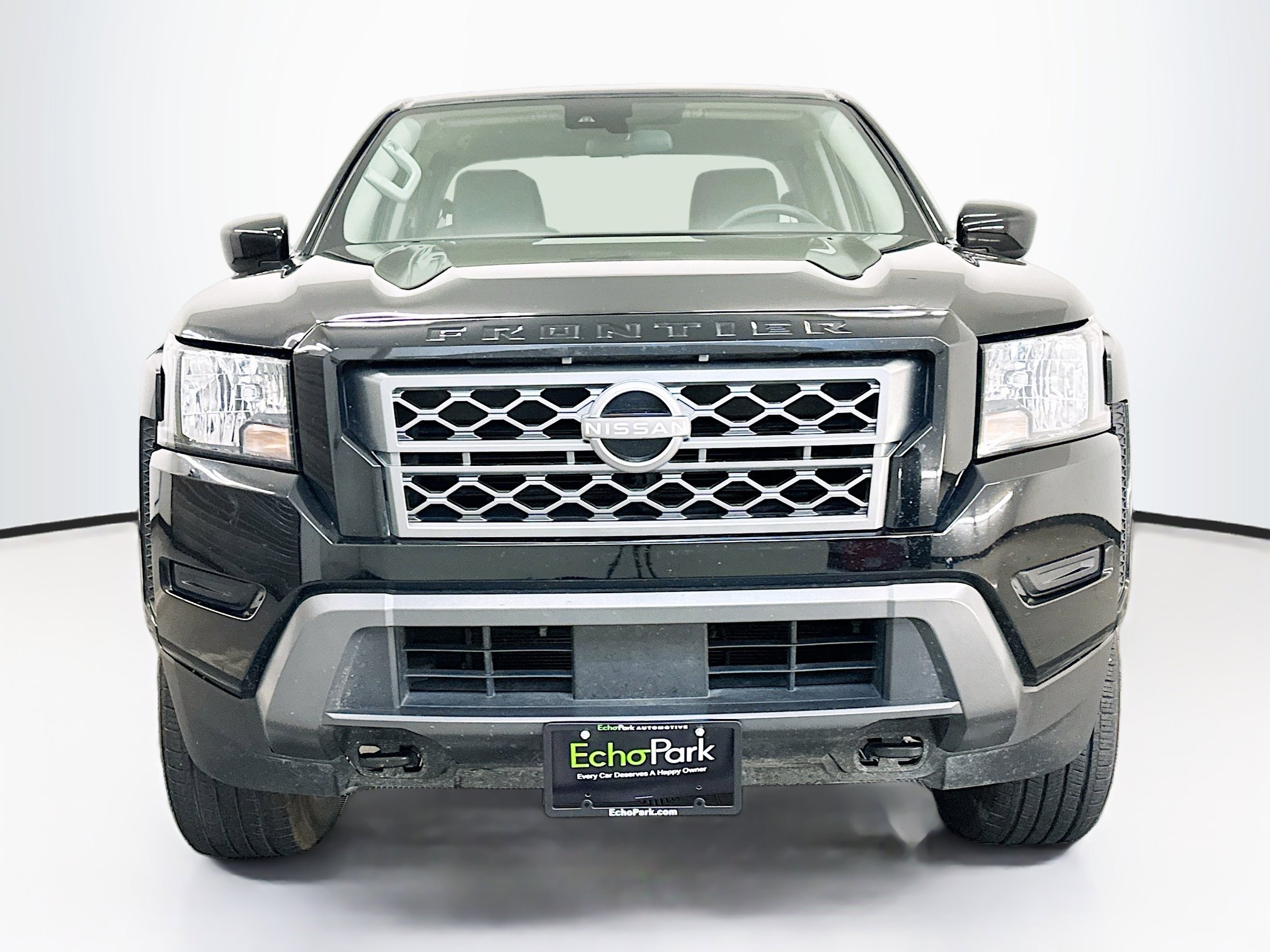 Used 2023 Nissan Frontier SV image 2