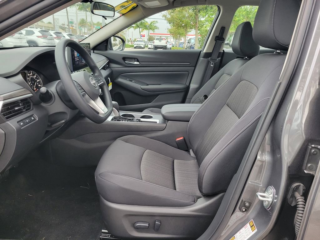 Used 2025 Nissan Altima 2.5 SV w/ SV Special Edition Package FWD image 15