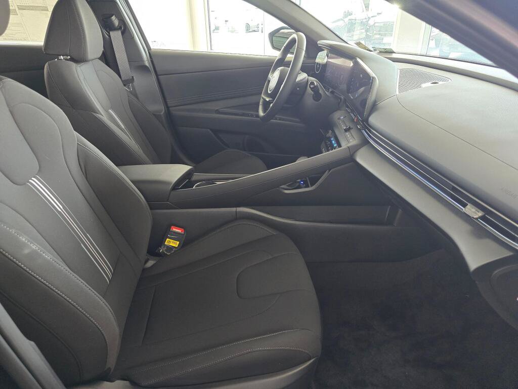 New 2026 Hyundai Elantra SEL FWD image 38