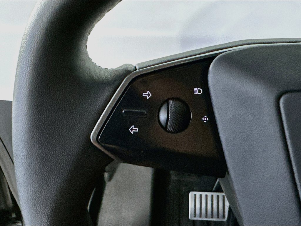 Used 2024 Tesla Cybertruck AWD Crew Cab image 24