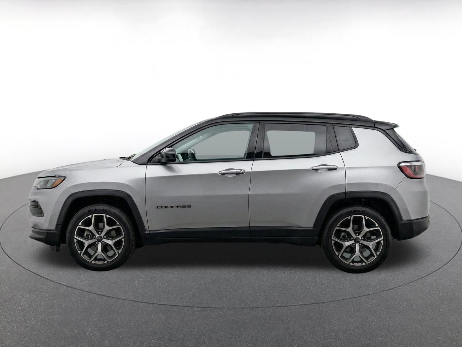 Used 2025 Jeep Compass Limited AWD/4WD image 4