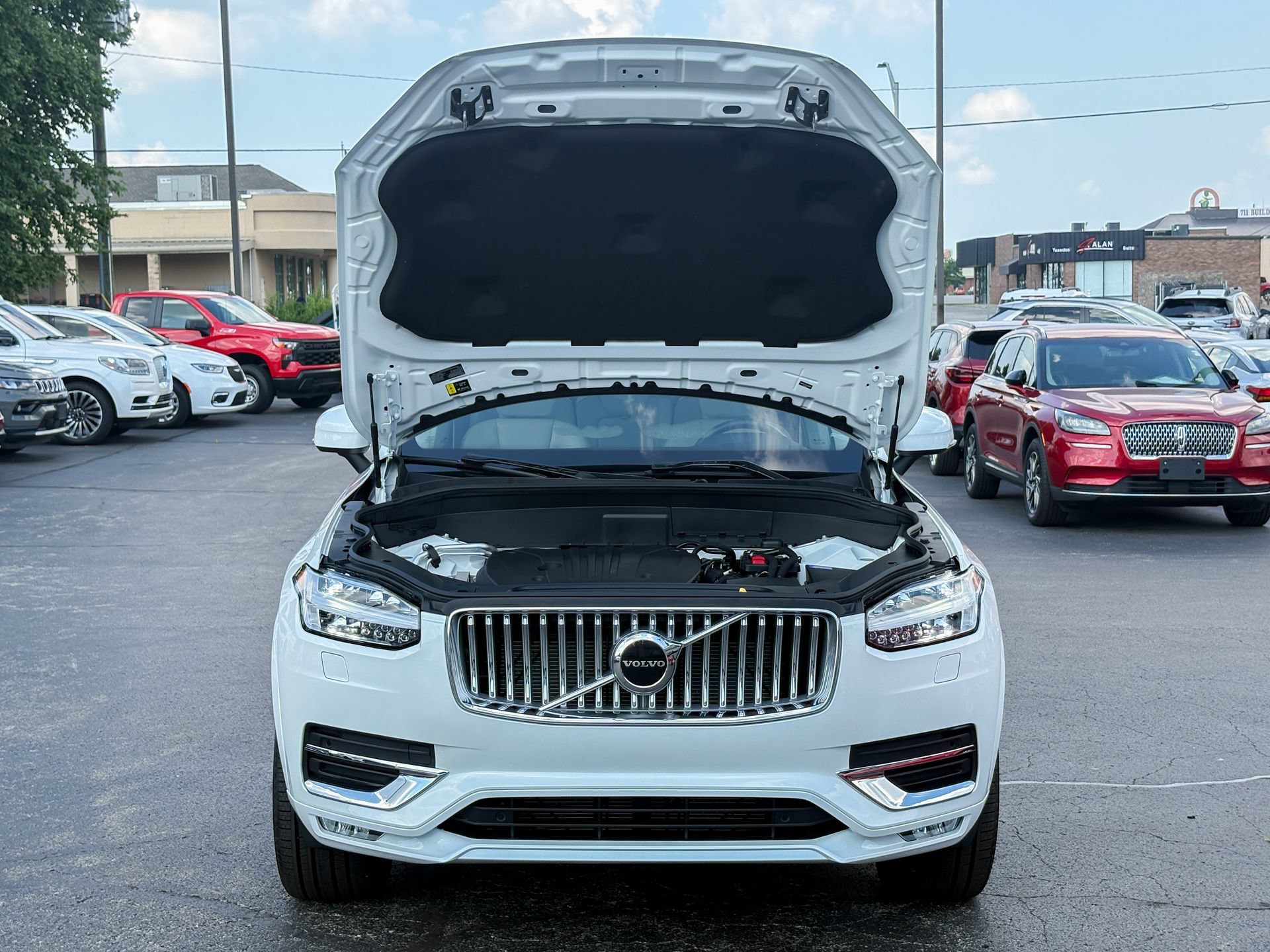 Used 2025 Volvo XC90 B5 Core AWD/4WD image 40