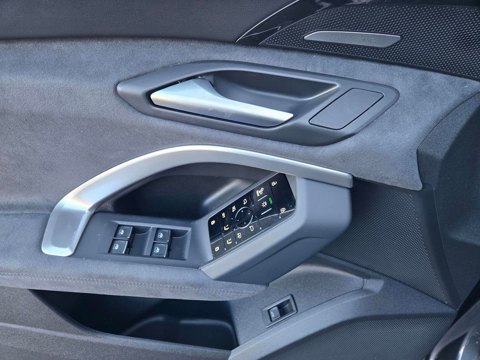 New 2025 Audi SQ5 Premium Plus AWD/4WD image 18