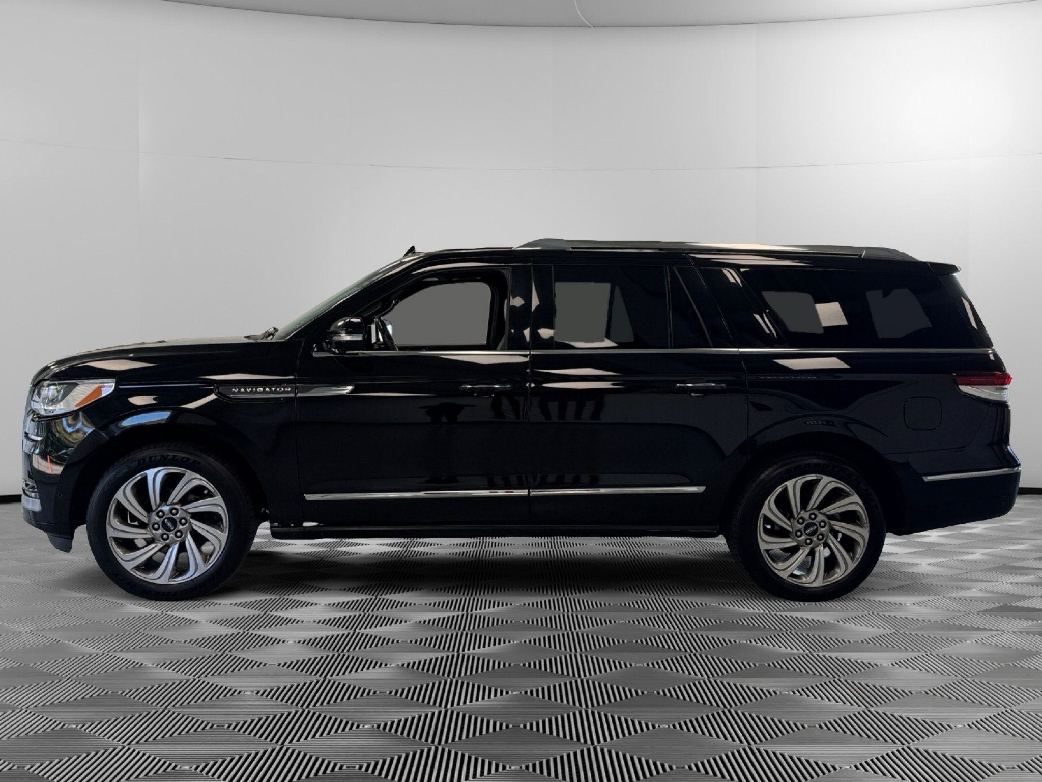 Used 2022 Lincoln Navigator L 4WD image 5