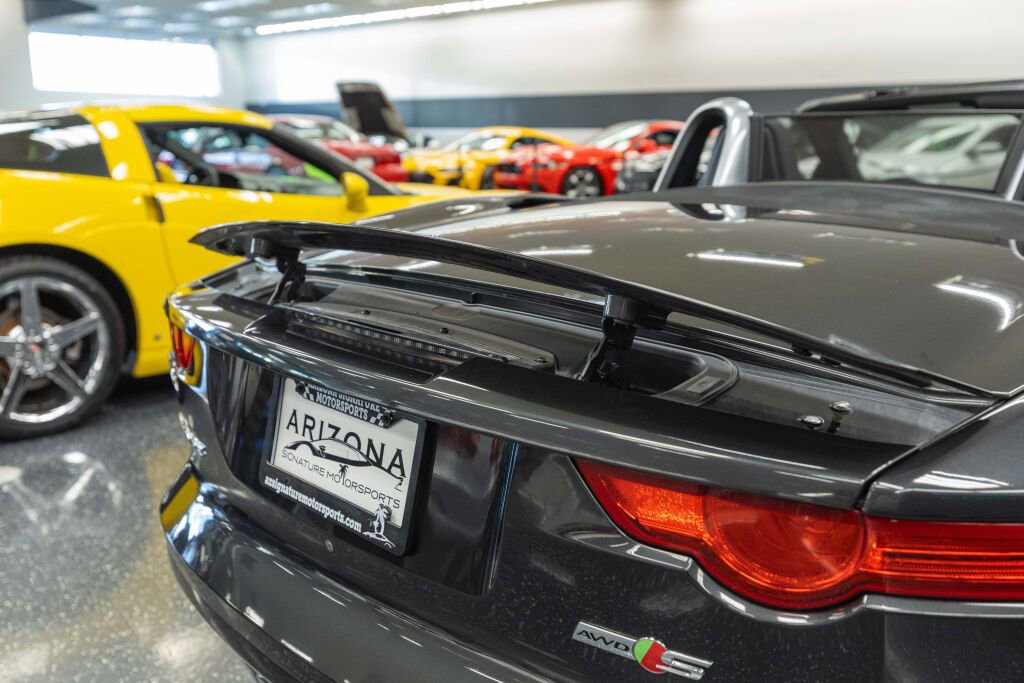 Used 2016 Jaguar F-TYPE S image 17