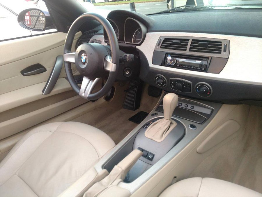 Used 2003 BMW Z4 2.5i RWD image 9