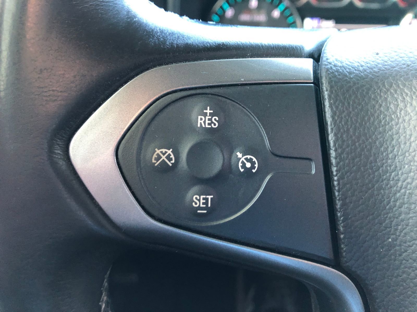 Used 2017 Chevrolet Silverado 1500 LT w/ Midnight Edition image 33
