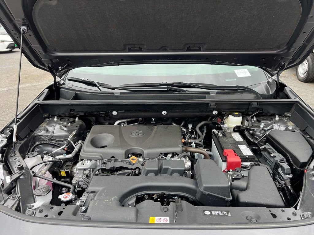 Used 2025 Toyota RAV4 XLE AWD/4WD image 45