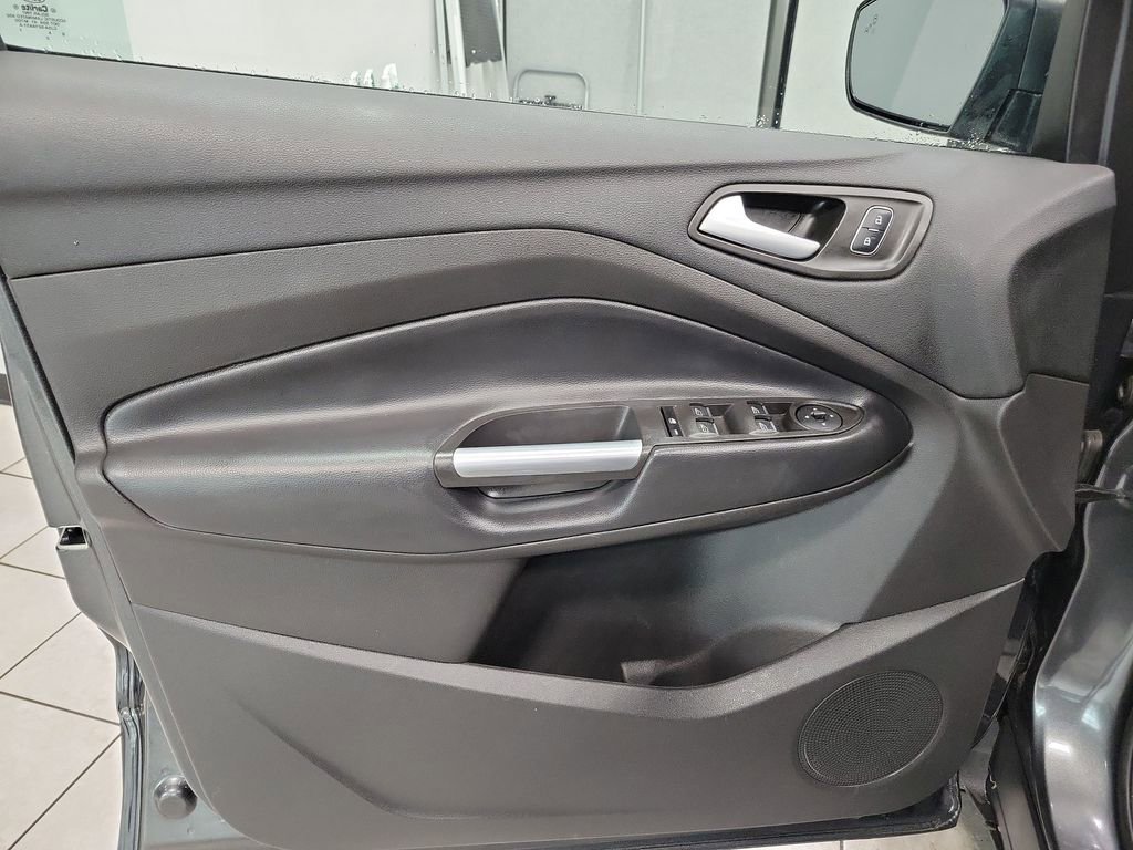 Used 2019 Ford Escape SEL image 32