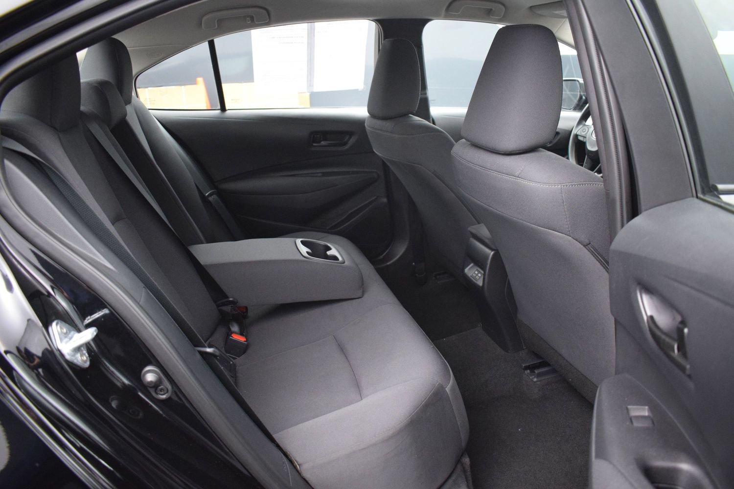 Used 2025 Toyota Corolla LE FWD image 11