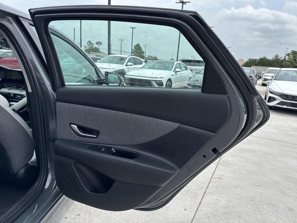 New 2025 Hyundai Elantra Limited image 12