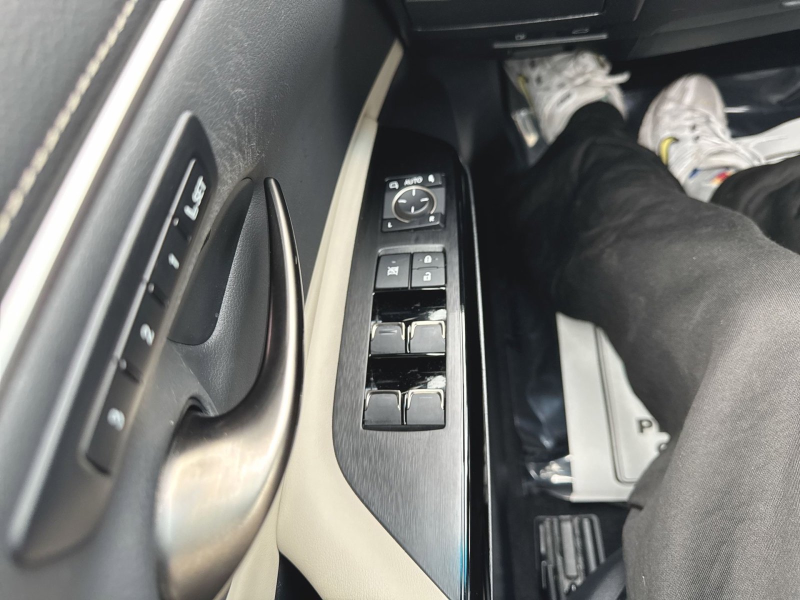 Used 2023 Lexus ES 350 w/ Accessory Package (Z1) image 9