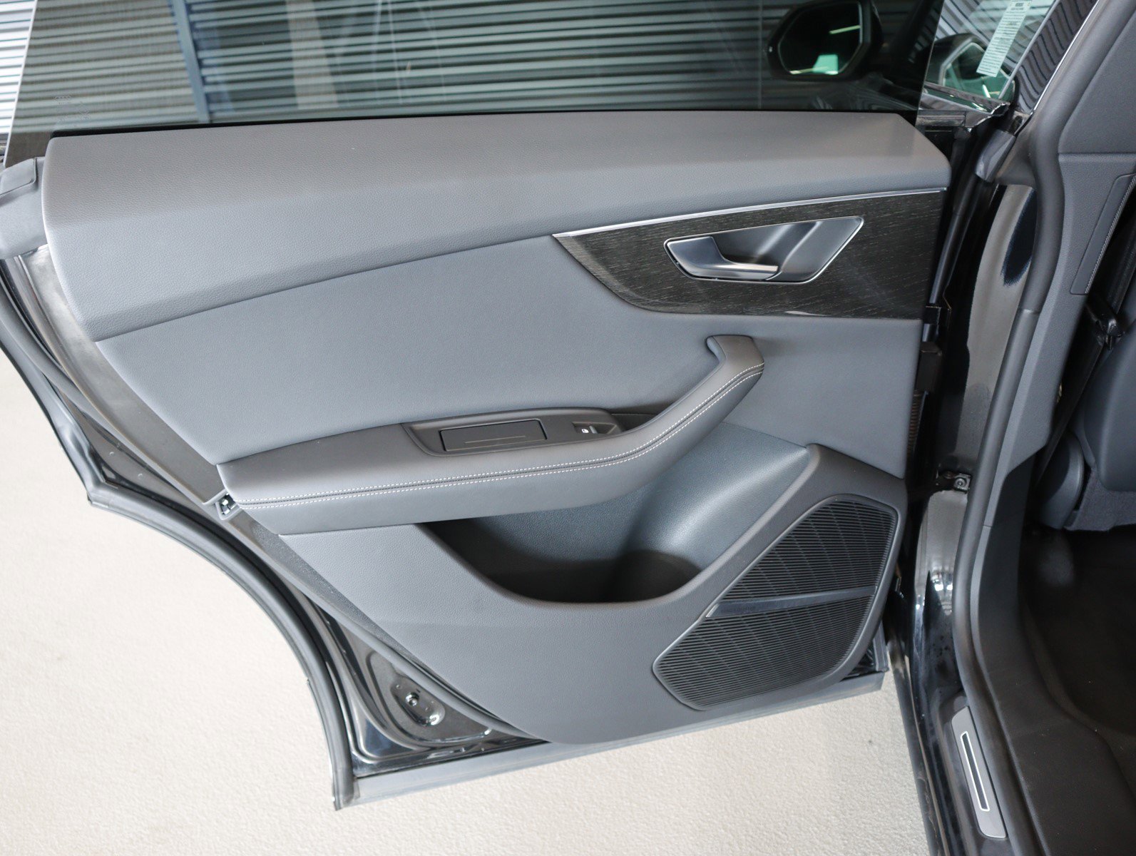 Used 2023 Audi Q8 Premium Plus w/ Premium Plus Package image 27