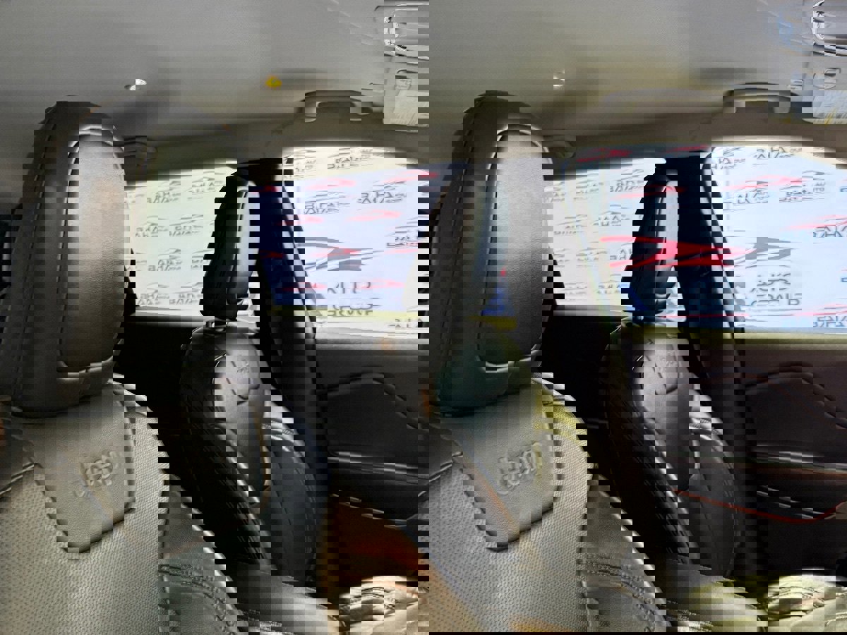 Used 2019 Jeep Cherokee Limited image 45