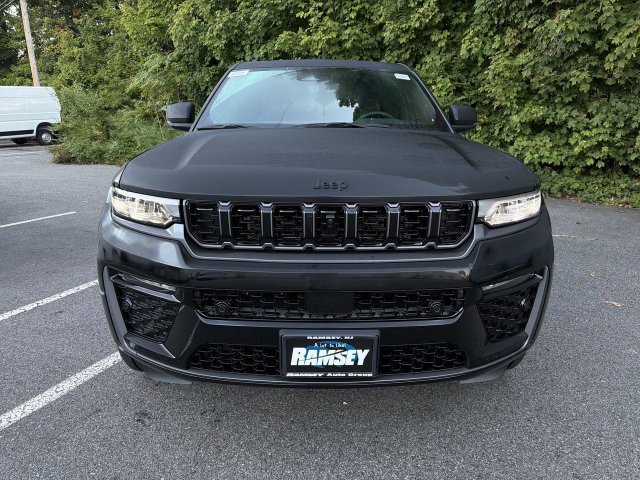 New 2027 Jeep Grand Cherokee L Limited AWD/4WD image 3