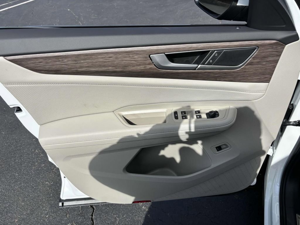New 2025 Volkswagen Atlas SEL image 11