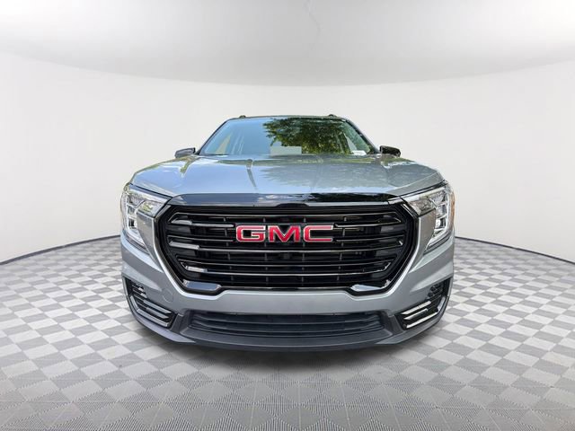Used 2024 GMC Terrain SLE w/ Driver Convenience Package FWD image 2