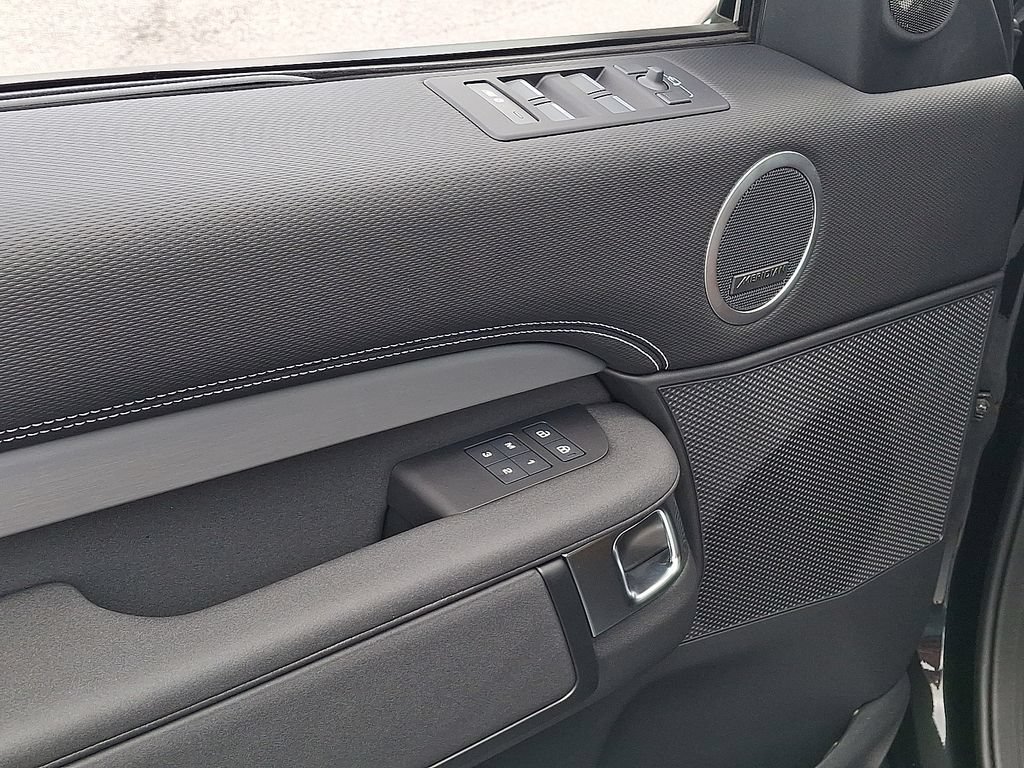 New 2026 Land Rover Discovery Dynamic SE AWD/4WD image 8