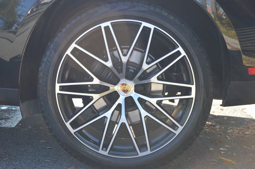 Used 2025 Porsche Macan image 16