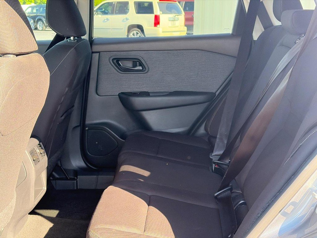 Used 2023 Nissan Rogue S AWD/4WD image 10