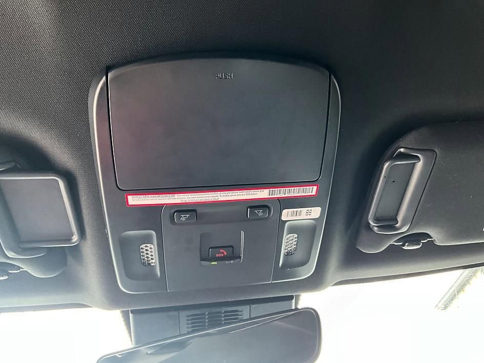 Used 2025 Toyota Camry SE w/ Convenience Package FWD image 23