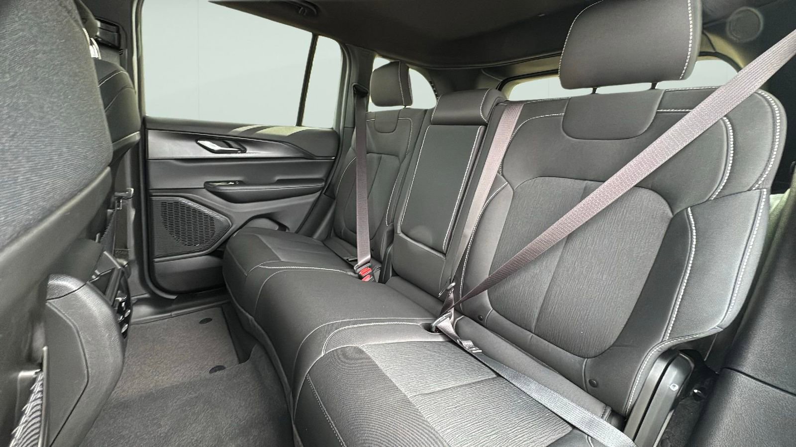 New 2026 Jeep Grand Cherokee Laredo image 23