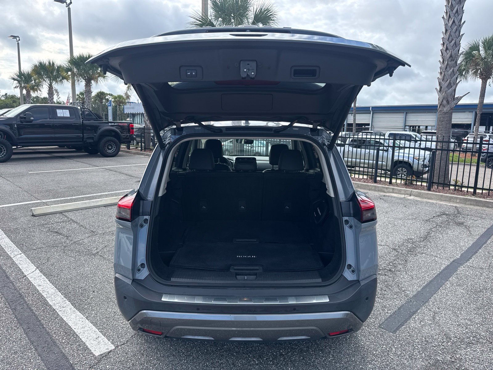 Used 2022 Nissan Rogue SL w/ SL Premium Package FWD image 9