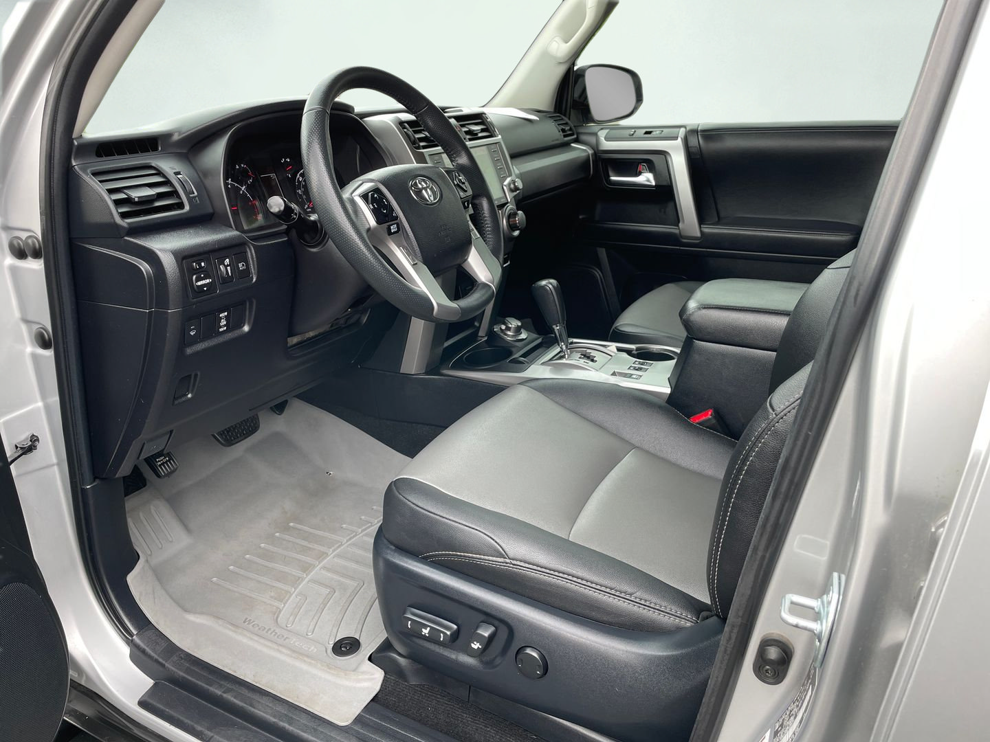 Certified 2020 Toyota 4Runner SR5 Premium AWD/4WD image 10