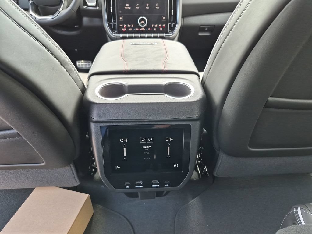 New 2026 GMC Yukon XL AT4 Ultimate AWD/4WD image 38