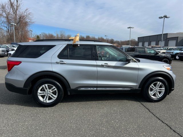 Certified 2022 Ford Explorer XLT w/ Equipment Group 202A AWD/4WD image 8