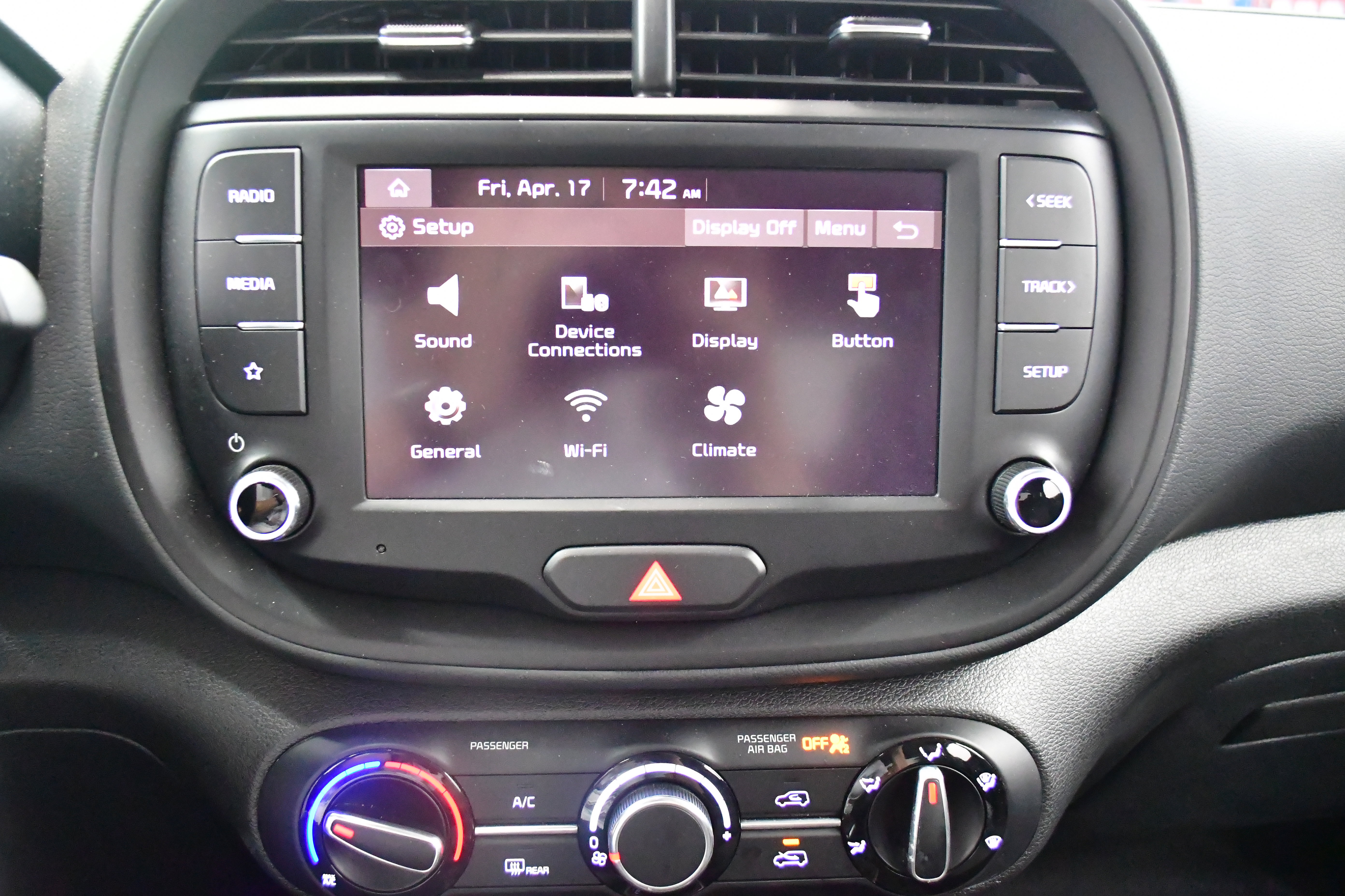 Used 2025 Kia Soul LX w/ LX Technology Package FWD image 26