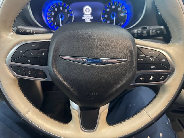 Used 2019 Chrysler Pacifica Limited w/ Tire & Wheel Group FWD image 19