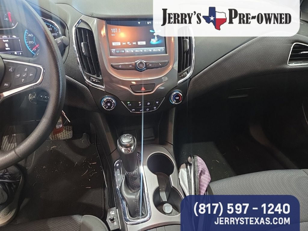 Used 2018 Chevrolet Cruze LT w/ Redline Edition FWD image 9