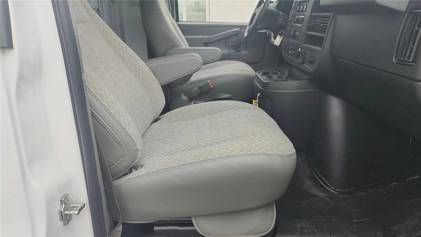 New 2025 Chevrolet Express 3500 w/ Power Convenience Package RWD image 35