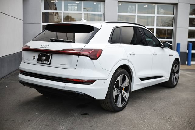 Used 2022 Audi e-tron Premium Plus image 7