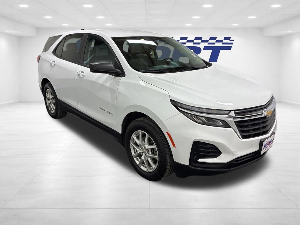Used 2022 Chevrolet Equinox LS w/ LS Convenience Package AWD/4WD image 3