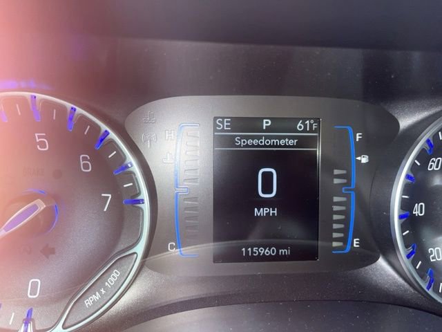 Used 2018 Chrysler Pacifica Touring-L w/ Tire & Wheel Group image 13