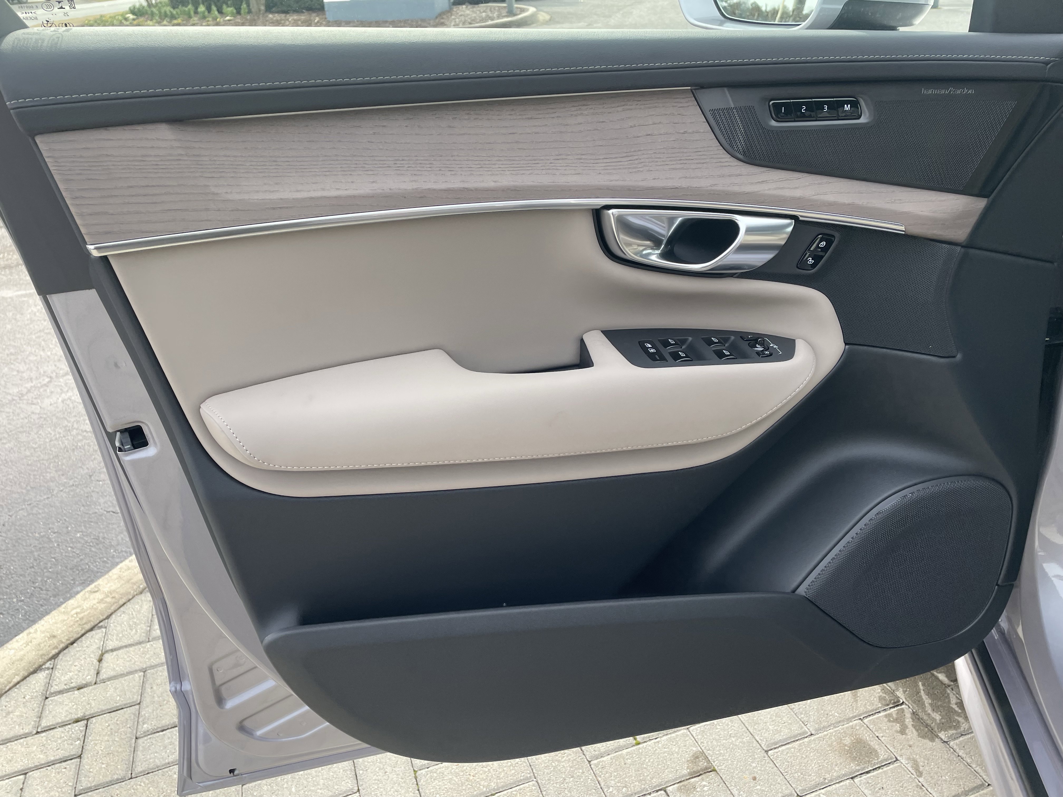 New 2026 Volvo XC90 B6 Plus w/ Protection Package Premier image 14