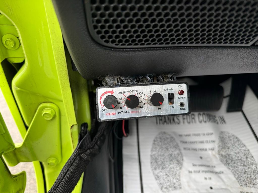 Used 2016 Jeep Wrangler Unlimited Rubicon w/ Connectivity Group image 14