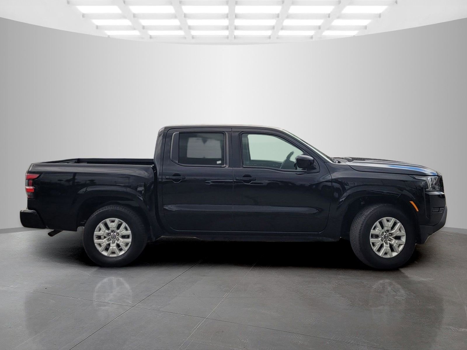 Used 2023 Nissan Frontier SV image 3