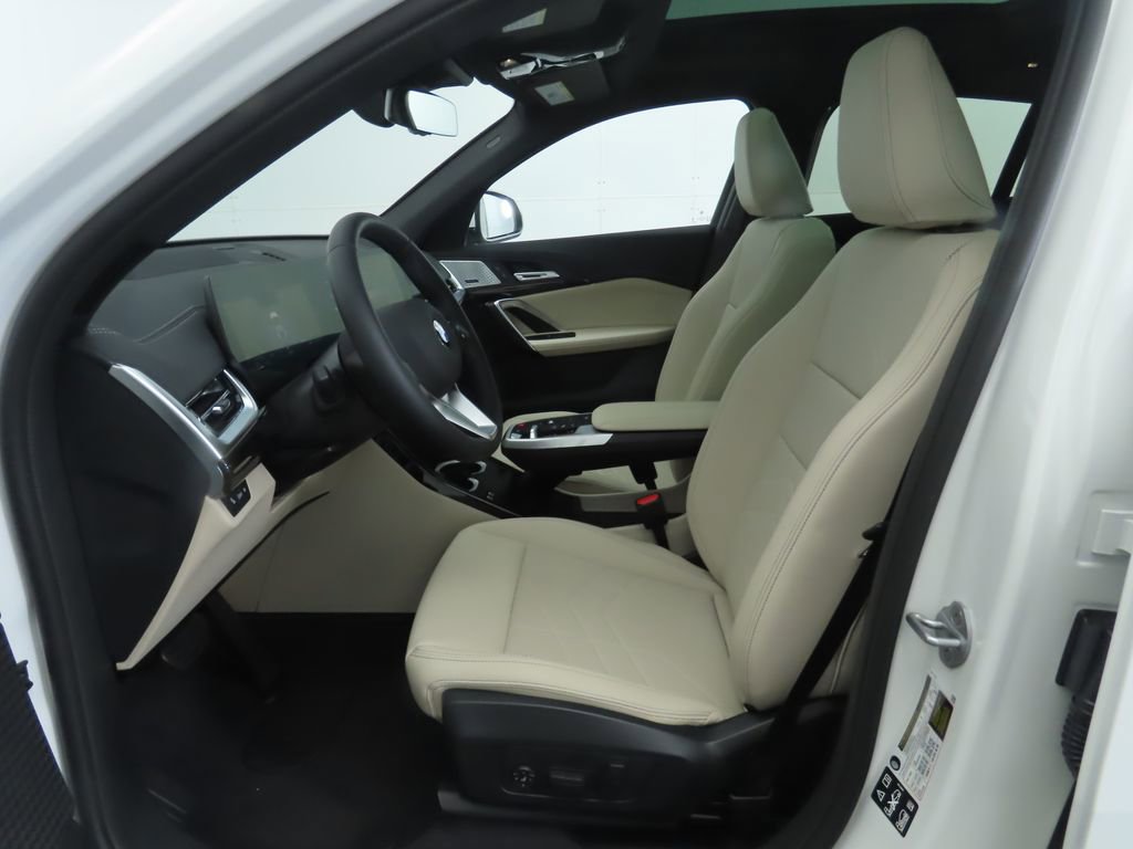 Certified 2025 BMW X2 xDrive28i w/ Premium Package image 19