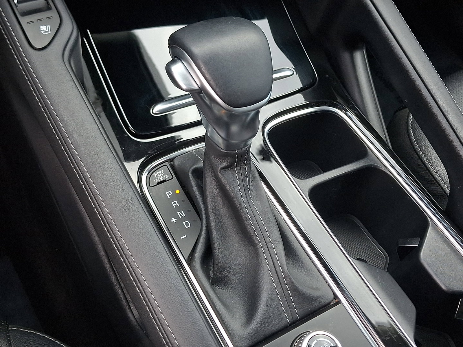 Used 2023 Kia Telluride EX w/ EX Captain's Chair Package image 17