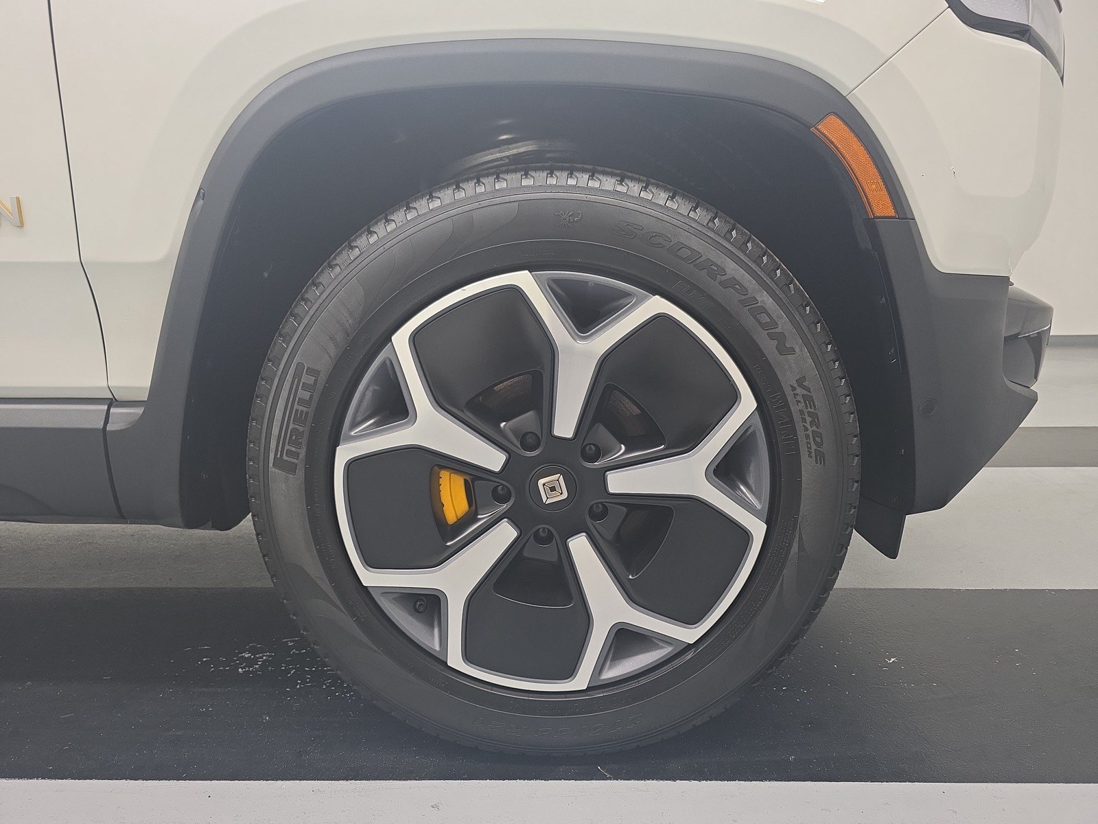 Used 2024 Rivian R1S Adventure AWD/4WD image 11