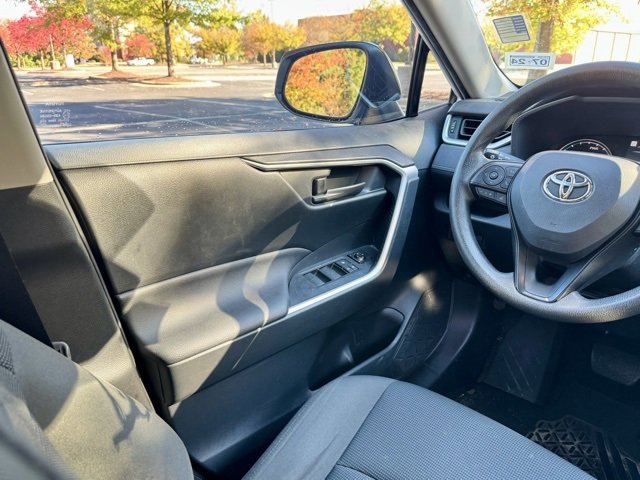 Used 2022 Toyota RAV4 LE image 21