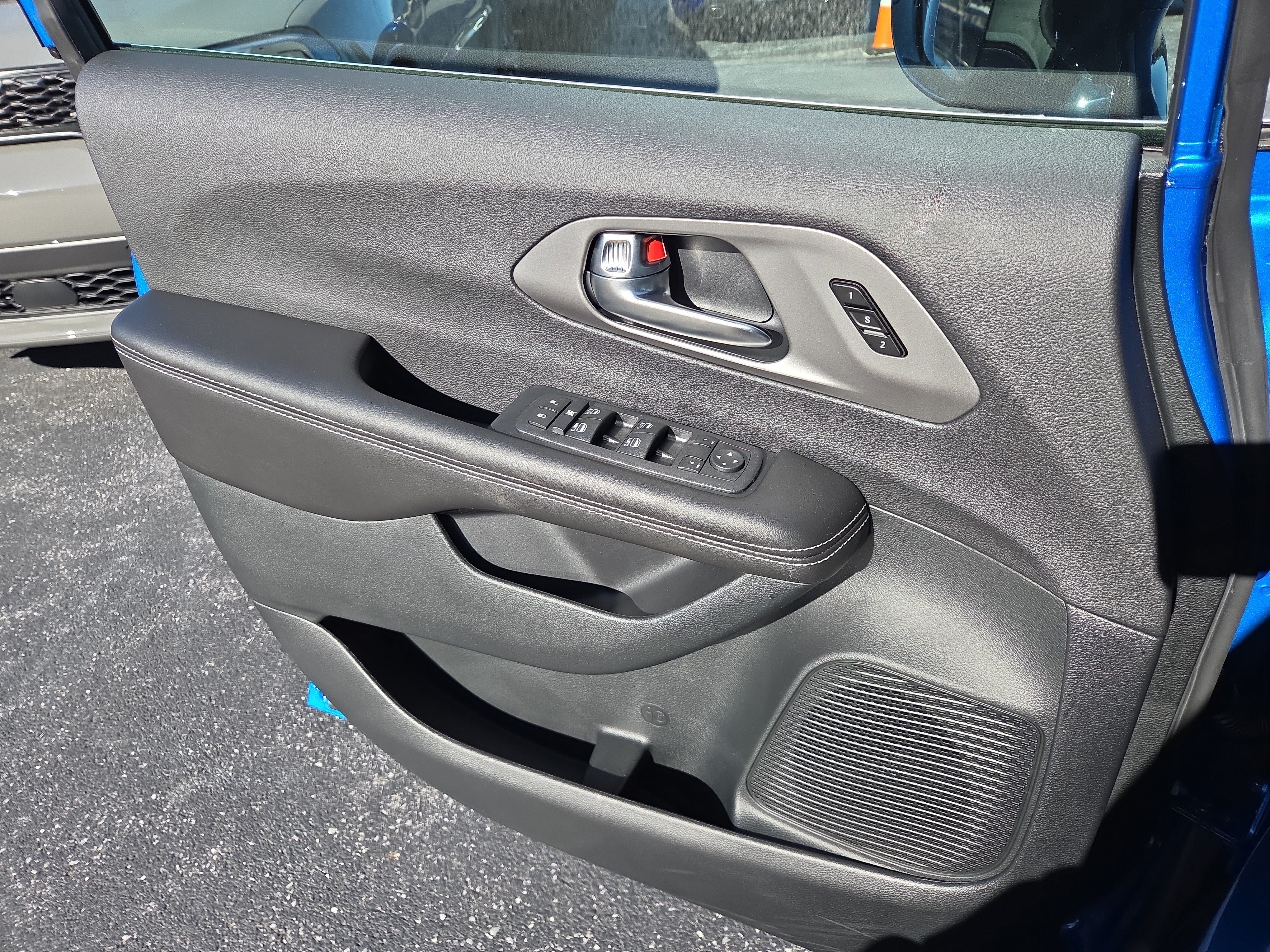 New 2027 Chrysler Pacifica Select FWD image 9