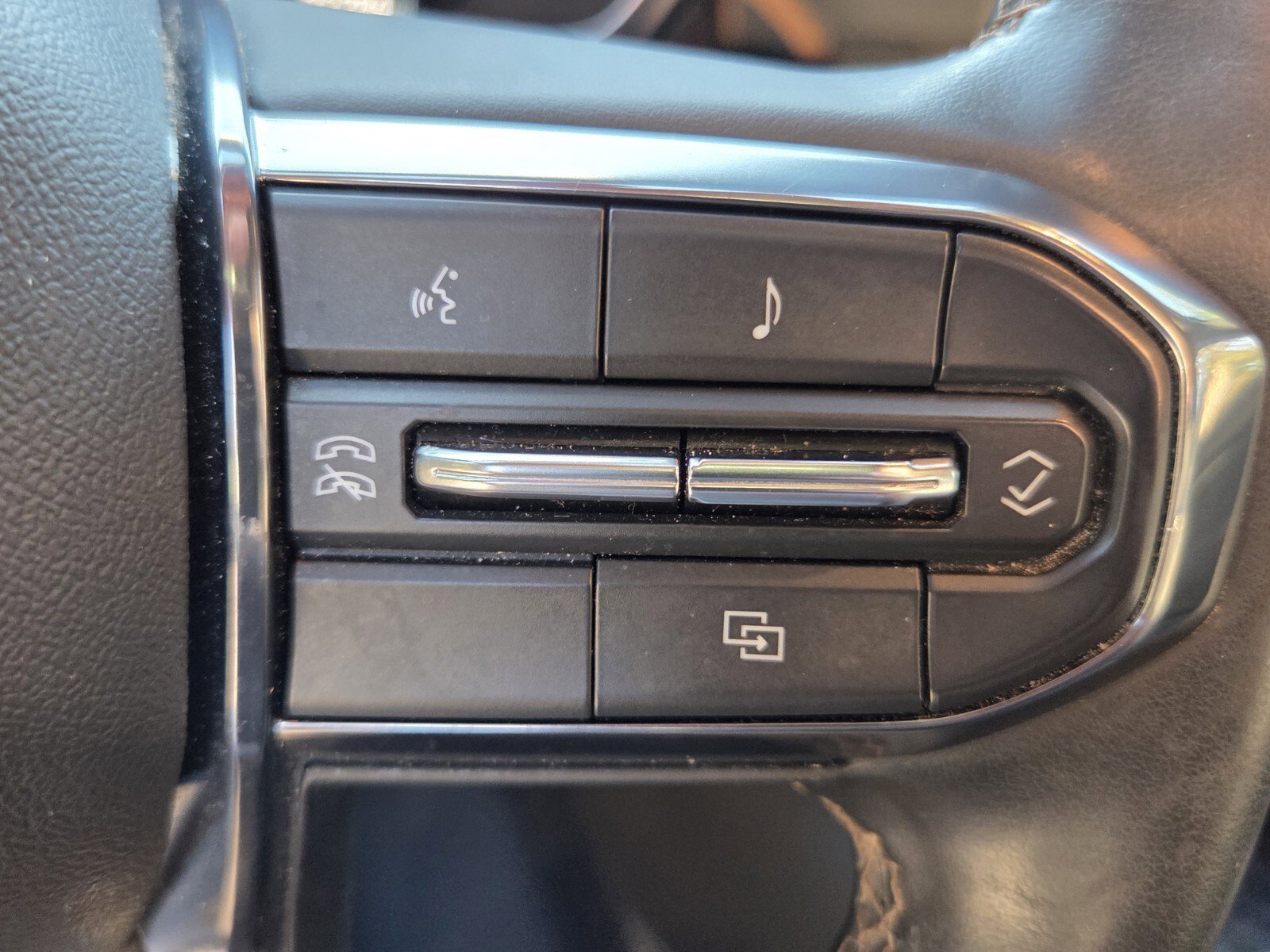 Certified 2024 GMC Canyon AT4 w/ Canyon Safety Plus Package AWD/4WD image 35