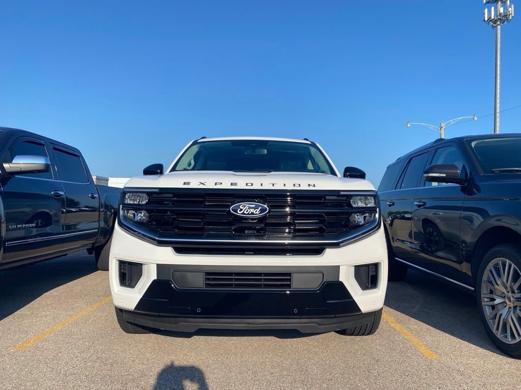 New 2027 Ford Expedition Platinum w/ Driver's Package AWD/4WD image 17