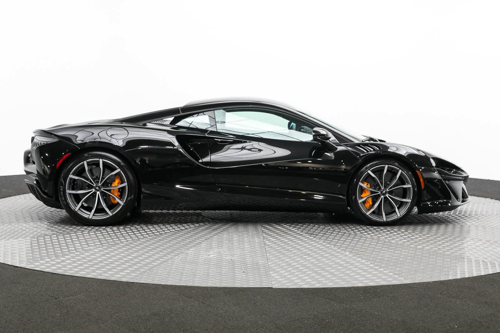 Used 2023 McLaren Artura RWD image 26