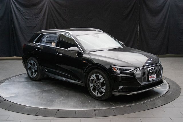 Used 2022 Audi e-tron Premium Plus w/ Premium Plus Package image 2