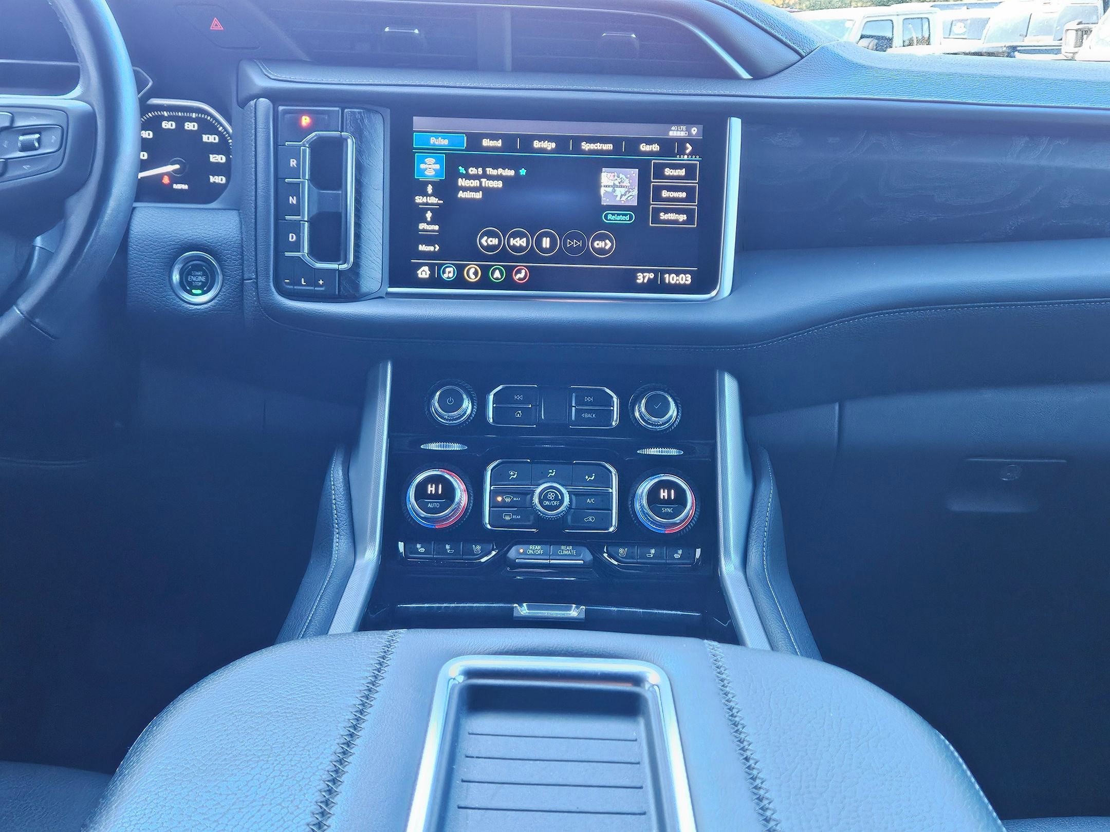 Used 2021 GMC Yukon Denali w/ Denali Premium Package image 10